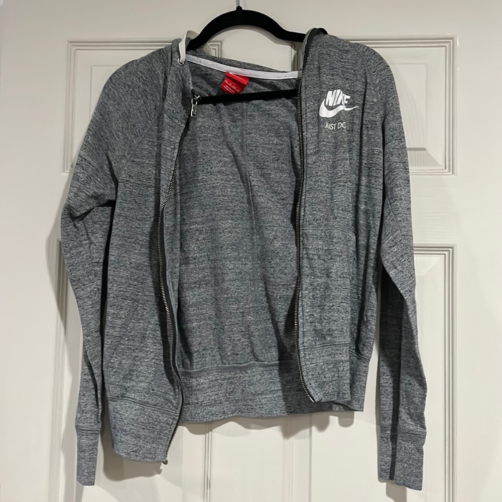 nike light weight gray jacket